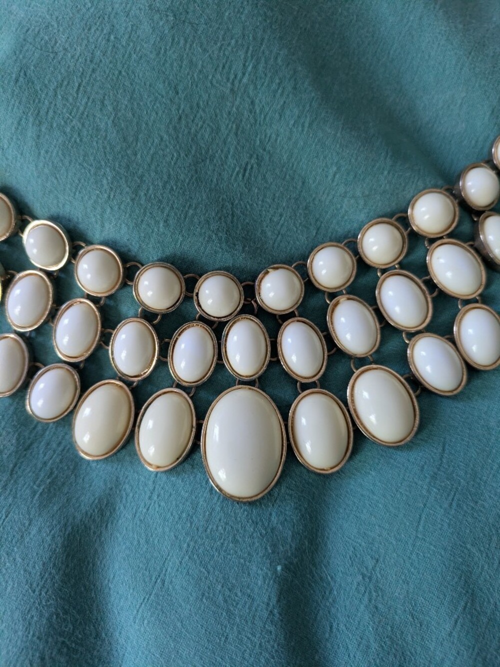 Charming Charlie White Statement Necklace Vintage Y2K Retro Costume Bib - Picture 5 of 6